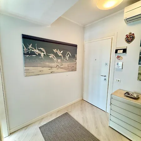 Piazza Del Sole Apartment- 1 Minute Walk From The Beach- Free Park Lignano Sabbiadoro